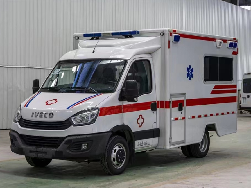 依維柯方艙救護(hù)車
