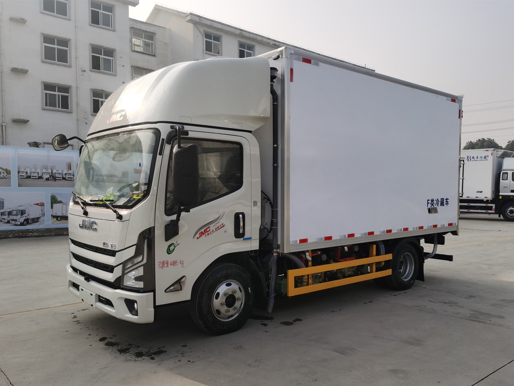 江鈴凱運(yùn)4米2鮮活水產(chǎn)品運(yùn)輸車(chē)