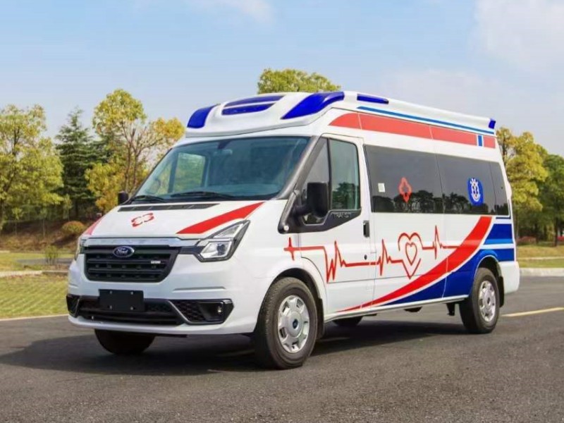 福特V348長軸中頂救護(hù)車
