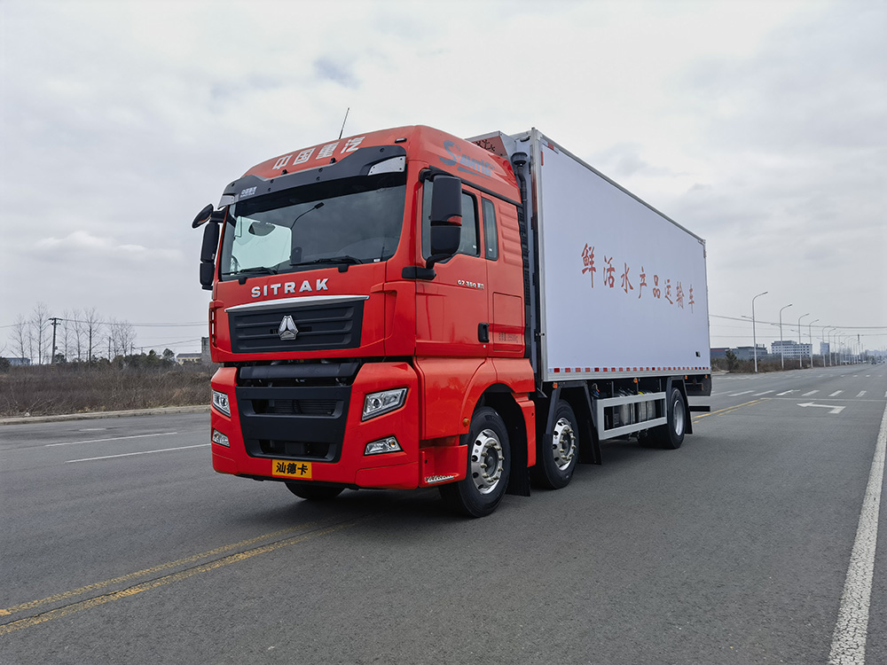 重汽汕德卡7米7鮮活魚(yú)蝦水產(chǎn)品運(yùn)輸車(chē)